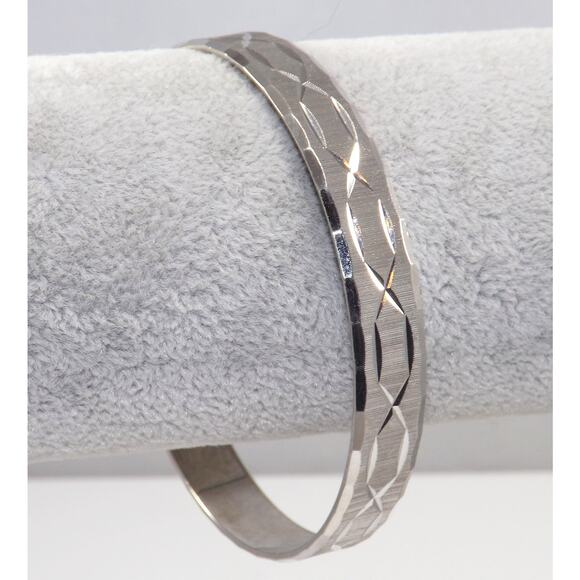 Vintage 1970s Monet Silver Tone Textured Bangle Bracelet, Satin Finish - Picture 5 of 10